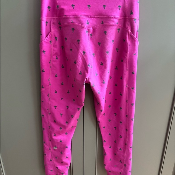 Fabletics Oasis High-Waisted Capri Pink Escape Palm sz M - Picture 8 of 8